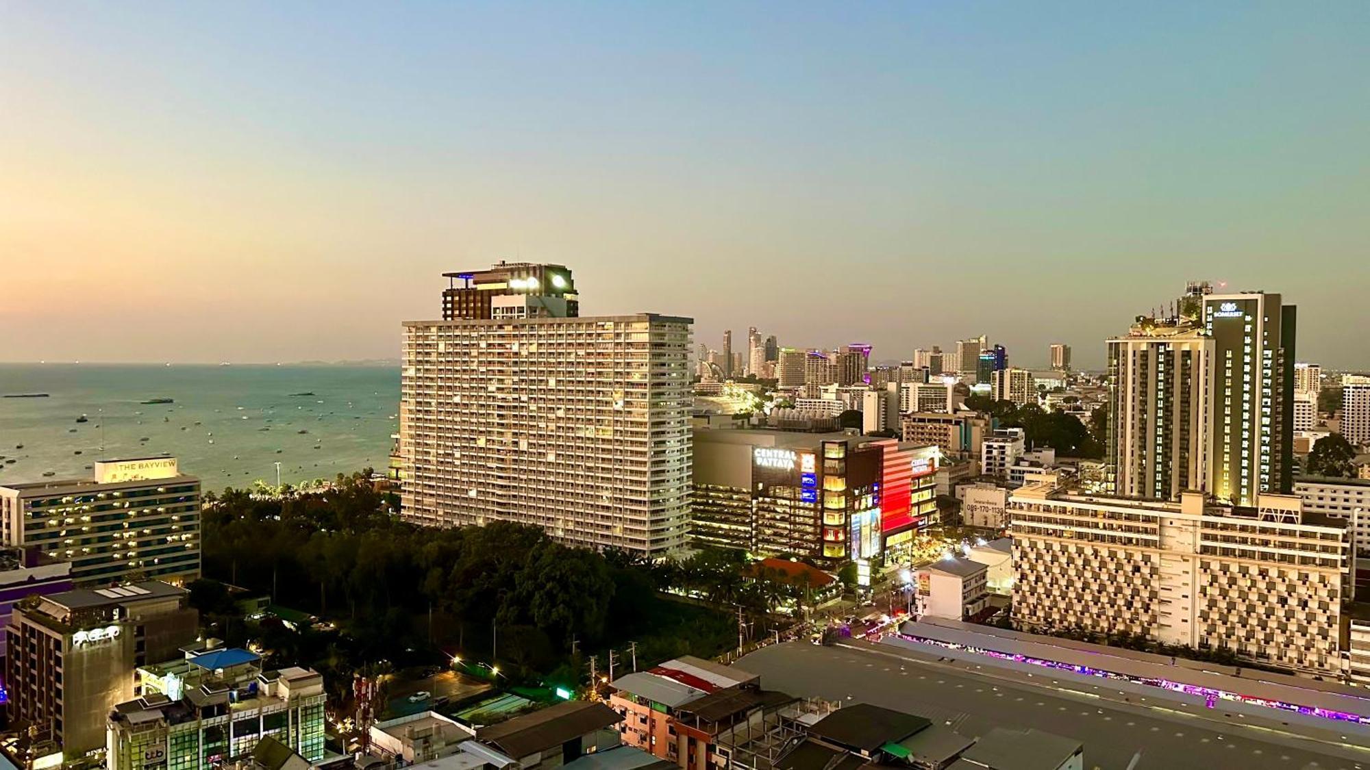 Sea View Pattaya Beach @The Base Central Pattaya Exterior photo